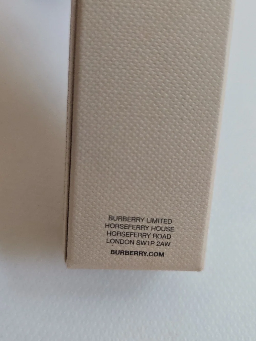 NIB BURBERRY Cashmere Concealer in Ivory No. 00
